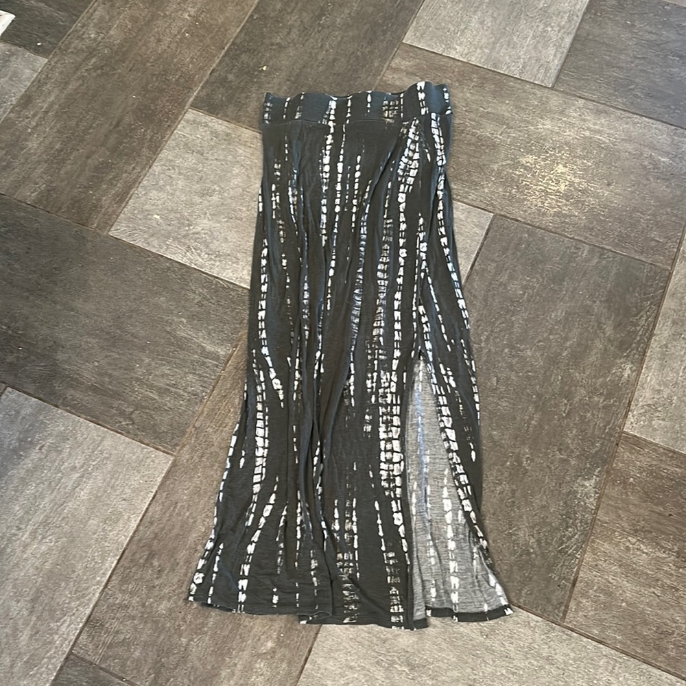 Green/white skirt